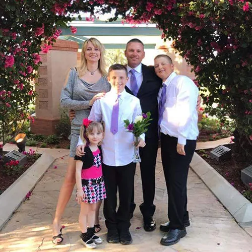 Right Way Roofing Family picture